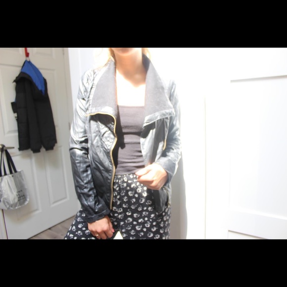 Faux leather jacket from Urban Outfitters - Picture 2 of 2